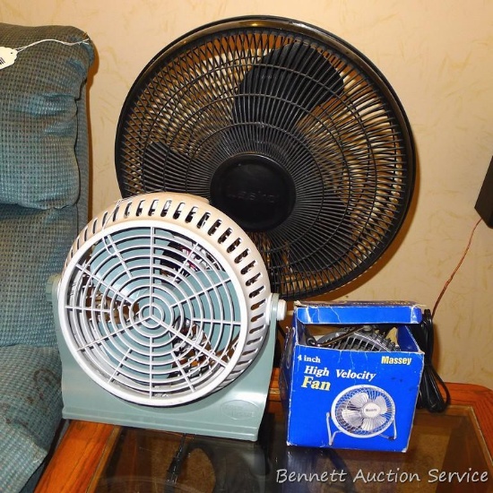 Oscillating floor fan telescopes for height and head tilts, works. Two speed tilting desk fan,