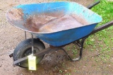 Nice wheelbarrow has a bucket approx. 39