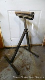 Adjustable roller stand extends up to 43-1/2