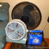 Oscillating floor fan telescopes for height and head tilts, works. Two speed tilting desk fan,