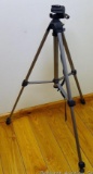 Vanguard VT-421 adjustable tripod is in very good condition.