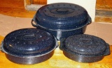 Three enameled roasters with lids. All in good condition, largest is approx. 17