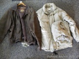 Adventure Bound men's leather jacket is size XXLT and has Thinsulate lining. Men's Cabela's winter