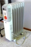 Lakewood portable room heater works. Stands 26
