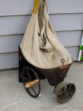 Antique belly mount hand crank seeder in nice condition.