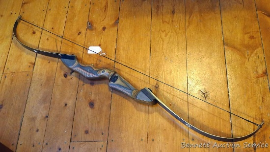 Bear Hunter TD recurve bow, Model TD-9331. 60" - 45#.