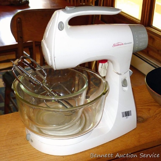 Sunbeam Mixmaster electric mixer with 2 bowls, largest is 9" diameter. Runs.