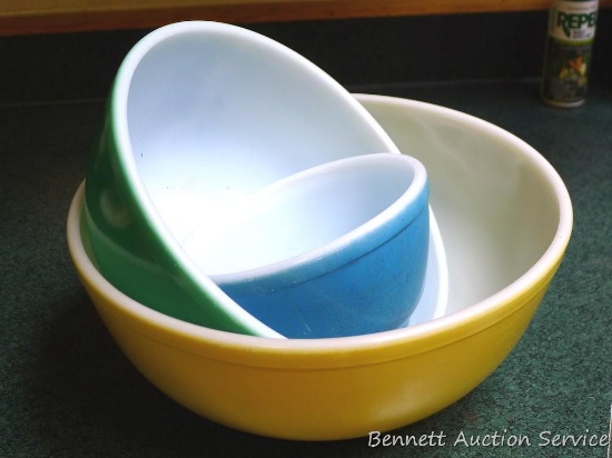 Set of 3 Pyrex bowls. Largest is 10-1/4" x 4-1/2".