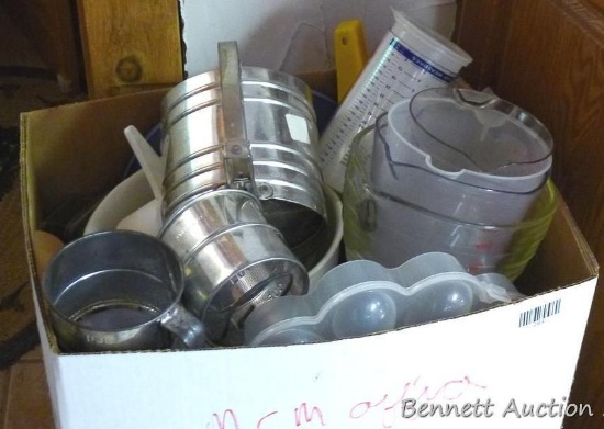Pampered Chef 2 C. measuring tube; deviled egg carrier; measuring pitchers; plastic bowls up to 10"