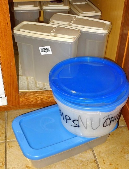 Two Rubbermaid Servin'Saver 21 cup containers; three Rubbermaid Servin'Saver 13 cup containers;
