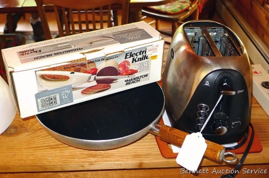 Hamilton Beach electric knife with 2 blades, runs; Mirro fry pan 11" diameter; Oster 2 slice