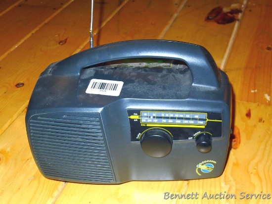 Freeplay Freepower solar power/ crank radio is model SE-418505. Antenna is bent, did not get it to
