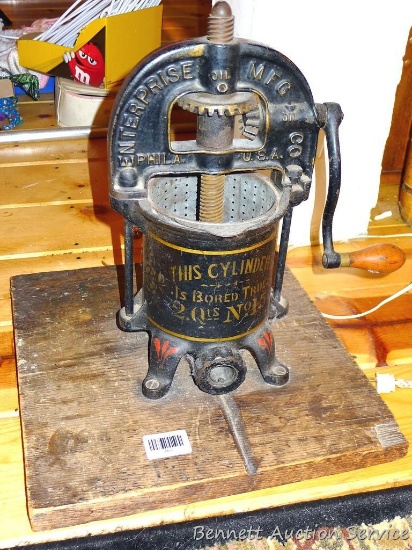 Enterprise No 15 sausage or juice press with excellent paint and graphics. 2 qt size, approx 16".
