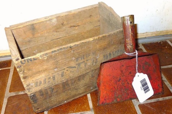 10" wooden crate from the Kehm Corp., Chicago, Ill. Plus a 6" mini dust pan.