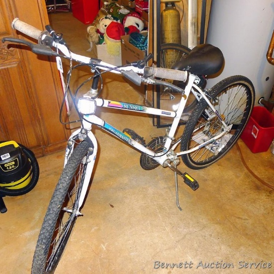 Sunset Roadmaster cross training mountain bike needs some air in the tires, but looks good overall.