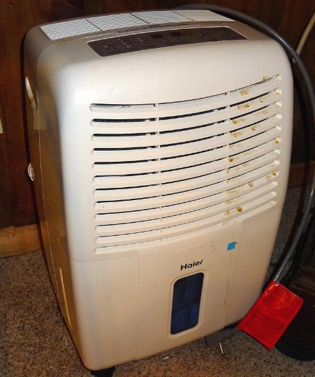 Haier dehumidifier model DE445EM-L looks to be in good condition.