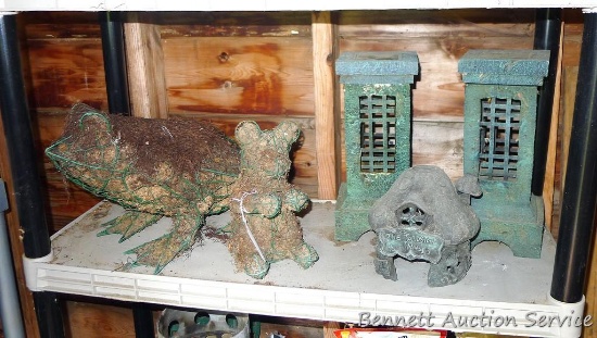 Bear and frog peat moss planters up to 18", plus three other lawn decorations.