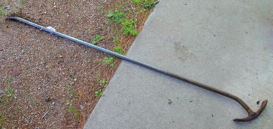 Demolition pry bar is 7' long.