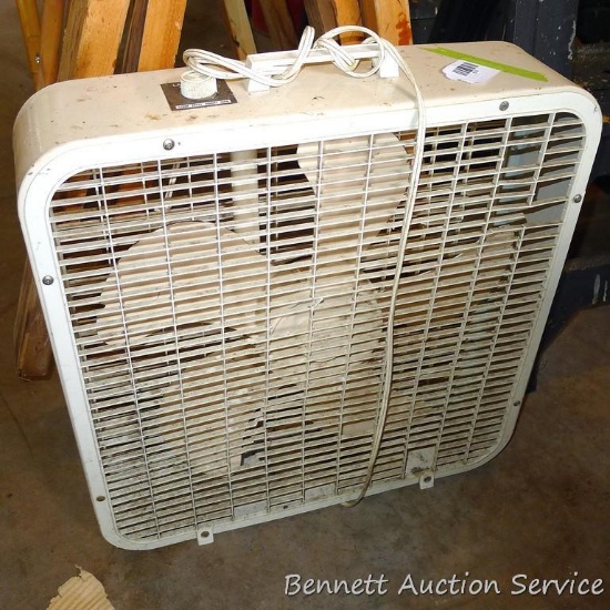 Lakewood 3-sped box fan.