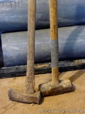 Splitting maul has 3-1/4
