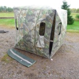 Nice Realtree collapsible hunting blind made by I.C.E. Blinds. Measures about 75