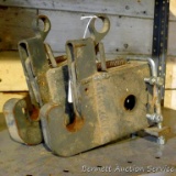 Pair of quick hitch brackets accepts up to 1-1/4