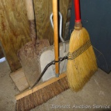 Aluminum industrial dustpan; measures 17