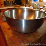 Nice large 13 quart stainless steel bowl.