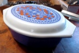 2-1/2 quart Pyrex covered casserole in good condition. Lid has a pretty design, bottom is blue.