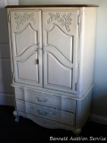 This is upstairs, please bring help to remove. Vintage wardrobe has dovetailed drawers. Doors open