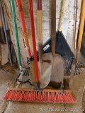 Nice floor broom has 24