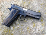 Smith & Wesson Model 39 pistol in 9 mm. 4