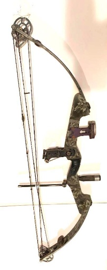 Flatline Bow Right handed 65-80 pound; 26-32" draw; 3 pin sight, spring loaded rest