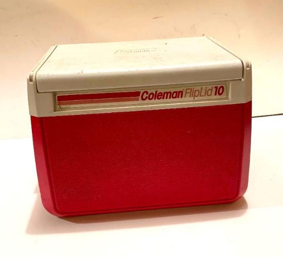 Coleman flip top lid 10 Qt Cooler; handle and lid intact