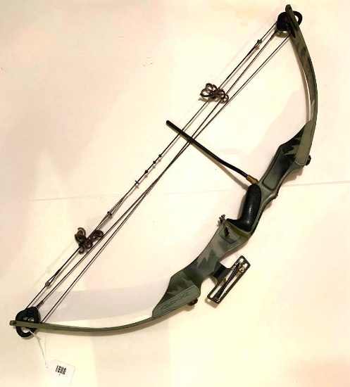 American Archery Hunter Bow; right handed; 55-70 pound; 31-32" 2 pin sight; arrow rest