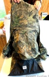 Cabela's Guide Series Turkey Hunting Vest; size Large; Mossy Oak Camouflage; removable zippered
