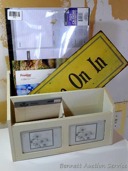 Desk organizer with photo frames in the front, includes three 2021 calendars, Come On In sign and