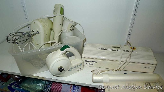 Decosonic DoubleSeal vacuum bag sealer, Hamilton Beach 5 speed hand mixer, Braun emersion blender