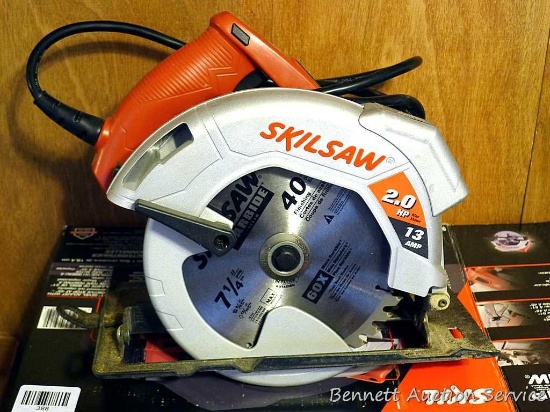 Skil 2 hp circular saw with Laser CutLIne and original box. Works. Nice saw in good condition.