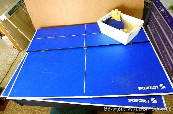 Fullerton Sportcraft table tennis game board, paddles, net and ping pong balls. This table fits Lot