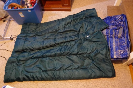 Pair of Coleman sleeping bags 33" x 75", both appear in like new condition, one appears to be