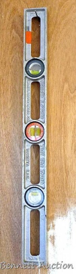 2' Sand's aluminum level is No. 24 and in good condition. Vials are good, one window is cracked.