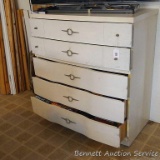 Bassett solid wood dresser with dovetailed oak drawers.  Ready to use as-is, or paint it up!