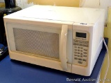 Hamilton Beach microwave; measures 21