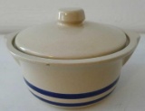 Roseville 1-1/2 qt. baking dish with lid. One small spot in base ring looks like it was originally