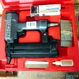 Craftsman brad nailer air tool with original case, plus some brads. Takes 18 gauge brads, 5/8