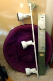 Folding papasan-style chair; 44