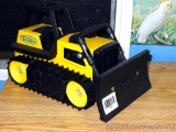 Tonka metal/plastic bulldozer is 6-1/2