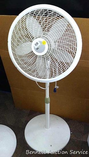 Lasko three speed floor fan, runs and is about 21" wide and 52" tall as pictured.