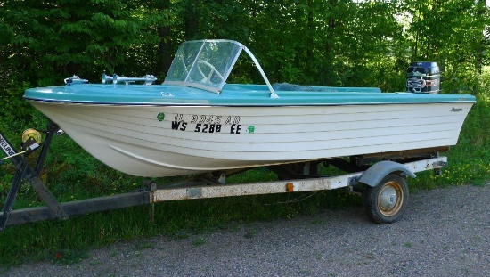 Vintage Rinkerbuilt 16' ski boat was built in Indiana. Comes with 50 hp Mercury outboard motor that